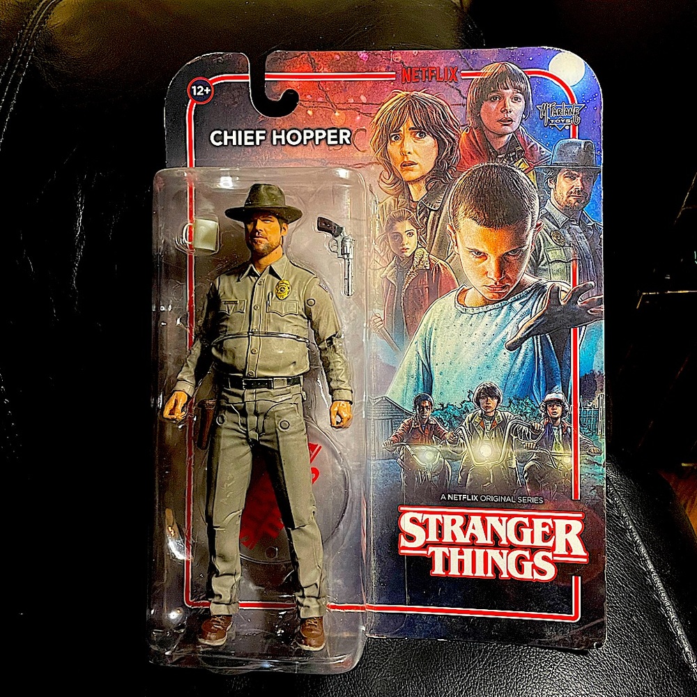 Stranger Things S1 Chief Hopper